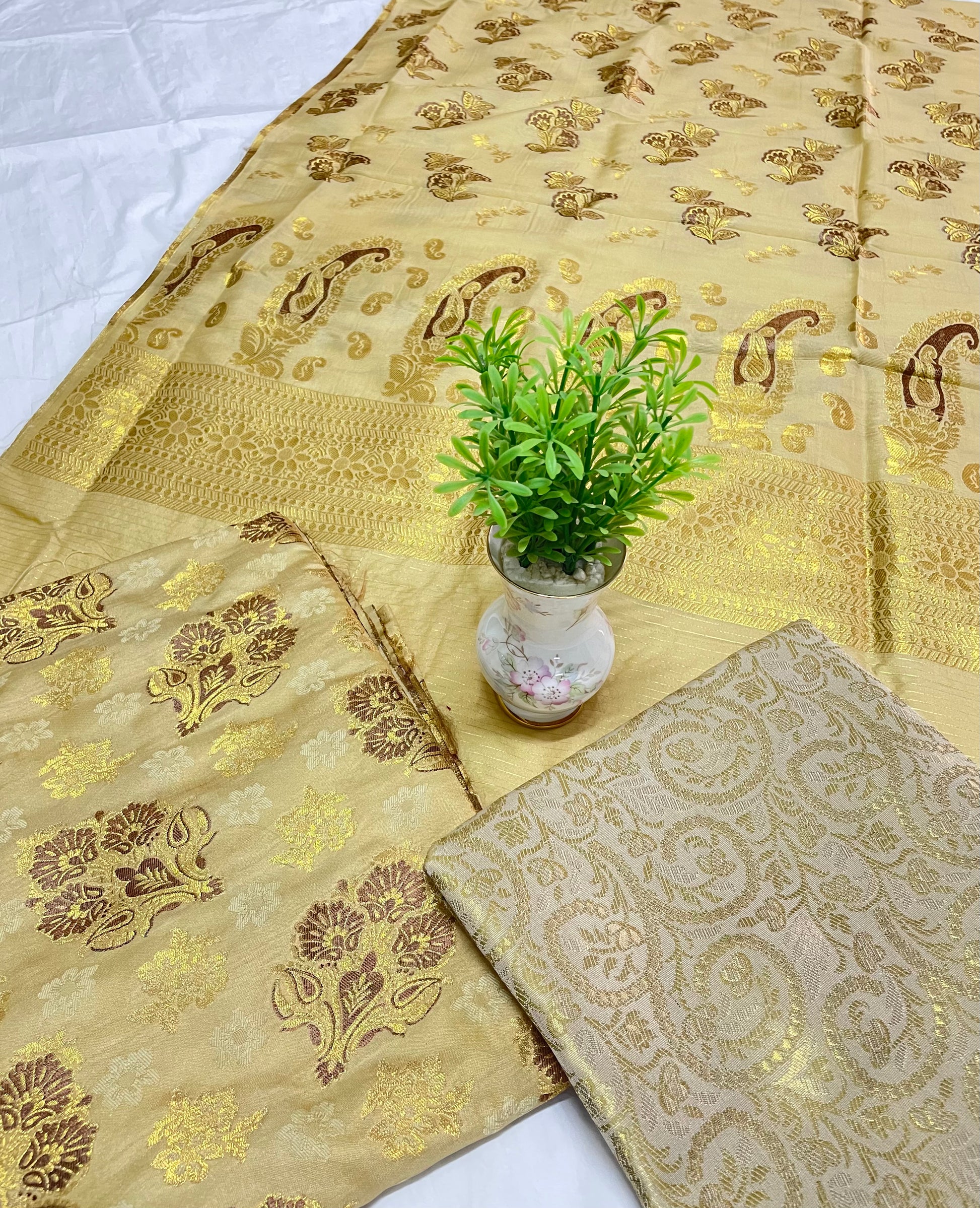 Noor-e-Khaamushi