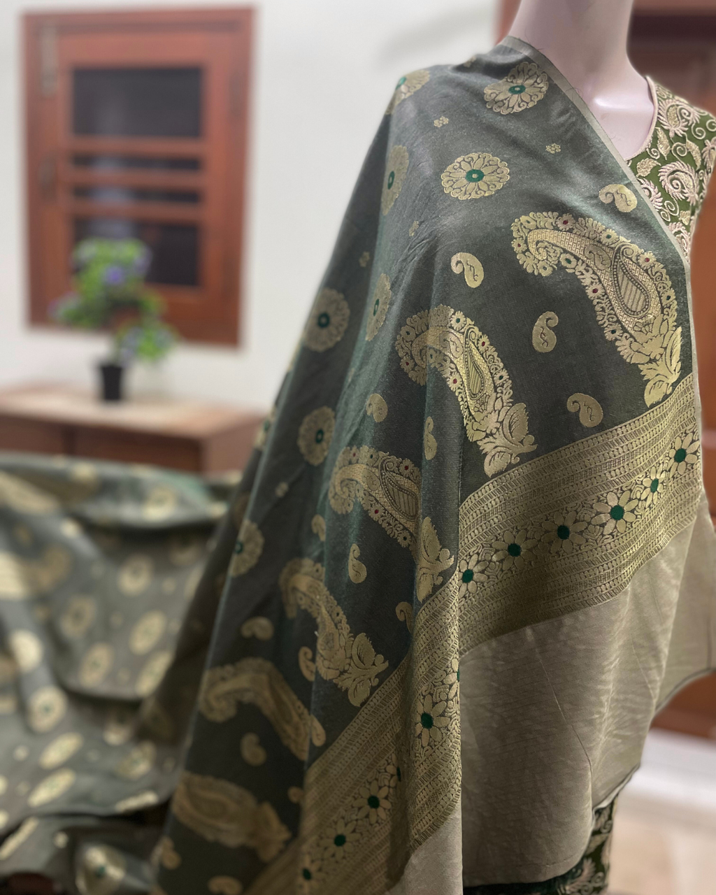 Gul-e-Zar Banarsi Shawl - Royal Olive