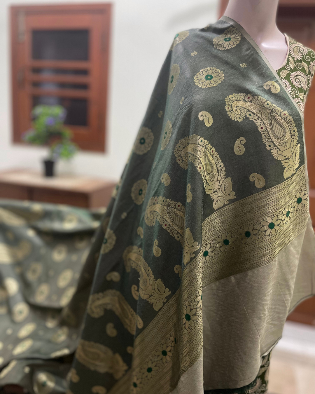Gul-e-Zar Banarsi Shawl - Royal Olive