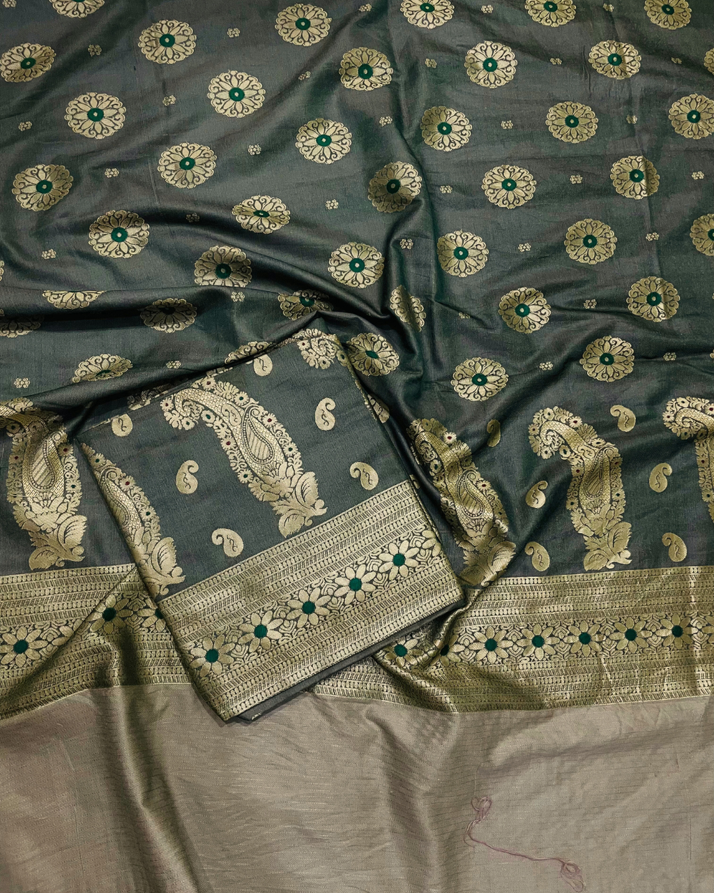 Gul-e-Zar Banarsi Shawl - Royal Olive